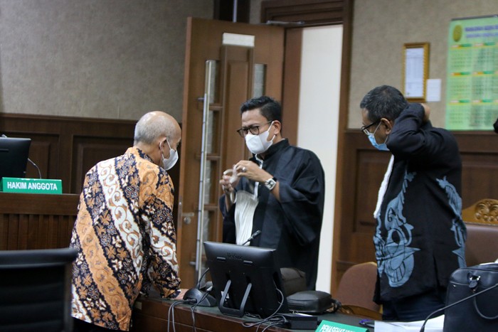 Terdakwa Pemilik PT AMS Kiagus Emil Fahmy Cornain menjalani sidang lanjutan di Pengadilan Tipikor, Jakarta Selasa  (28/12/2021).