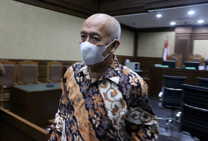 Terdakwa Pemilik PT AMS Kiagus Emil Fahmy Cornain menjalani sidang lanjutan di Pengadilan Tipikor, Jakarta Selasa  (28/12/2021).