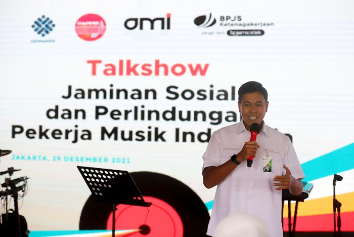 Direktur Utama BPJS Ketenagakerjaan Anggoro Eko Cahyo saat memeberikan sambutan pada acara sosialisasi kepada para pekerja seni di Jakarta, Rabu (29/12/2021).