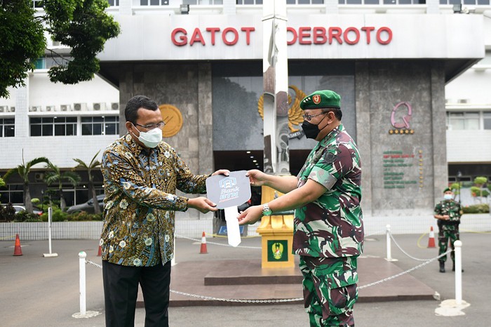 Penandatanganan nota kesepahaman perjanjian kerja sama pemanfaatan jasa layanan perbankan di Jakarta, Kamis (30/12/2021).