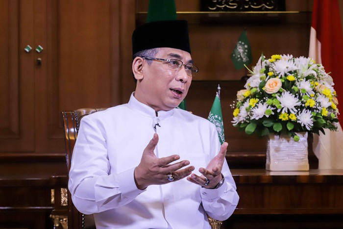 Ketua Umum Pengurus Besar Nahdlatul Ulama Yahya Cholil Staquf alias Gus Yahya saat sesi foto usai wawancara khusus di Kantor Pusat PBNU, Jakarta Pusat.