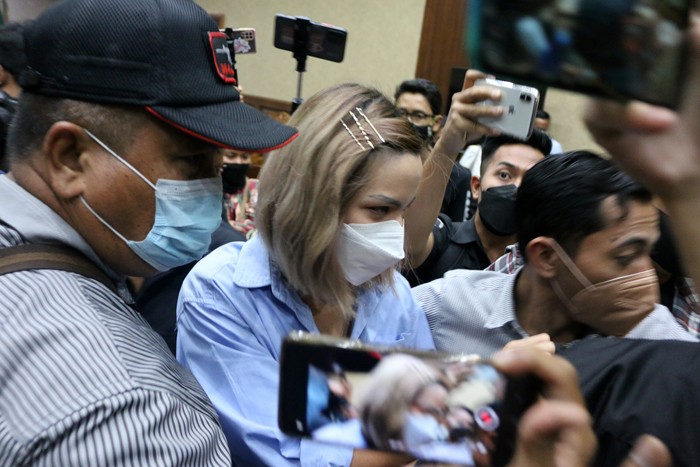 Sebelumnya jaksa penuntut umum telah menuntut hukuman pada para terdakwa 12 bulan rehabilitasi pada sidang sebelumnya.