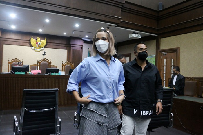 Sebelumnya jaksa penuntut umum telah menuntut hukuman pada para terdakwa 12 bulan rehabilitasi pada sidang sebelumnya.