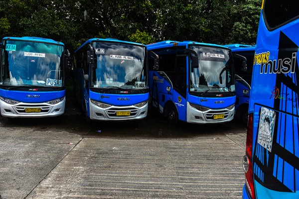 Bus Rapid Transit (BRT) Transmusi warna Biru yang dikelola PT Sarana Pembangunan Palembang Jaya (SP2J) stop beroperasional, sementara.