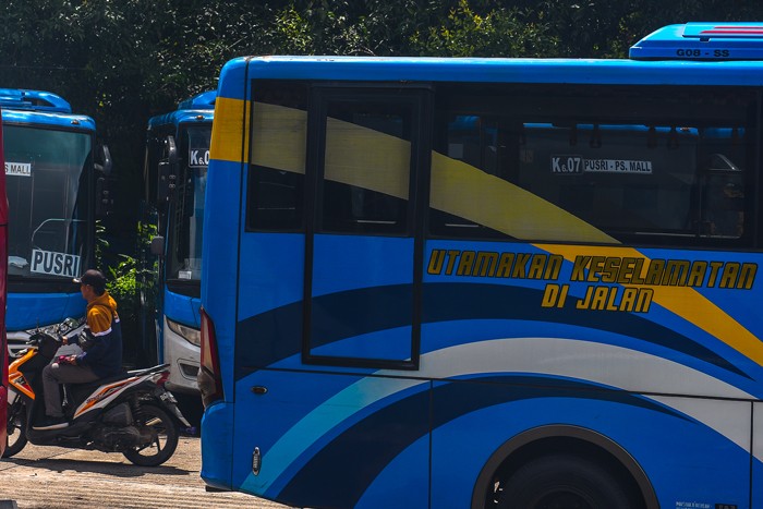 Bus Rapid Transit (BRT) Transmusi warna Biru yang dikelola PT Sarana Pembangunan Palembang Jaya (SP2J) stop beroperasional, sementara.