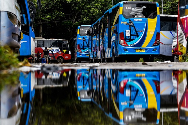 Bus Rapid Transit (BRT) Transmusi warna Biru yang dikelola PT Sarana Pembangunan Palembang Jaya (SP2J) stop beroperasional, sementara.