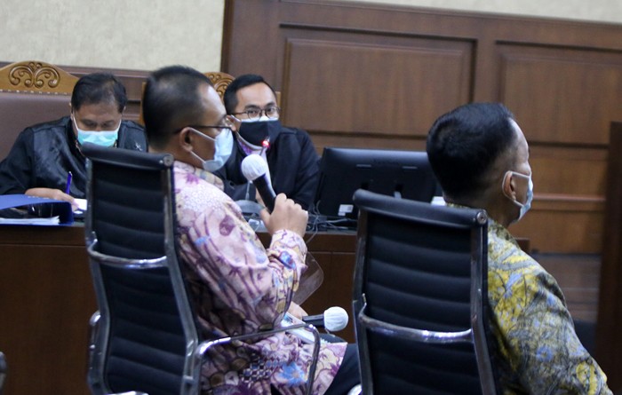 Terdakwa Direktur Pemeriksaan dan Penagihan pada Direktorat Jenderal Pajak (2016-2019) Angin Prayitno Aji dan Dadan Ramdhani menjalani sidang lanjutan.