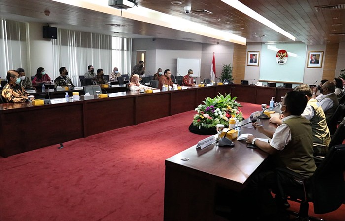 Kepala BNPB Letnan Jenderal TNI Suharyanto melakukan kunjungan kerja ke Komisi Pemberantasan Korupsi (KPK) di Jakarta, pada Rabu (5/1).