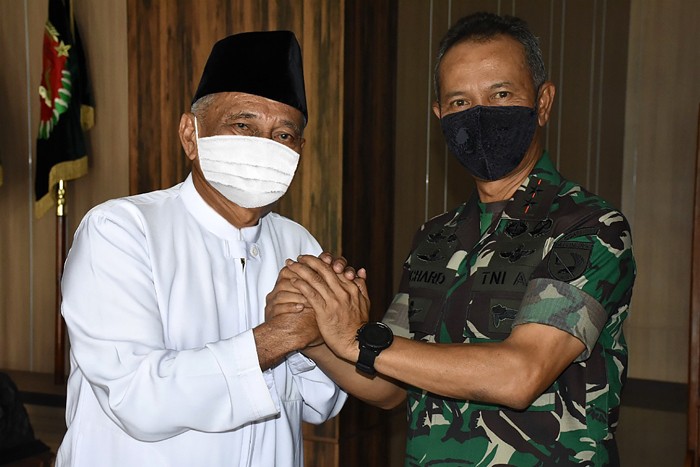 Pangdam XVI/ Pattimura Mayjen TNI Richard Tampubolon menerima audiensi dari para tokoh agama Maluku di Lobby Makodam, Kamis (6/1/2022).