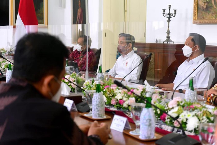 Presiden Joko Widodo menerima tim seleksi calon anggota Komisi Pemilihan Umum (KPU) dan calon anggota Badan Pengawas Pemilihan Umum masa jabatan 2022-2027.