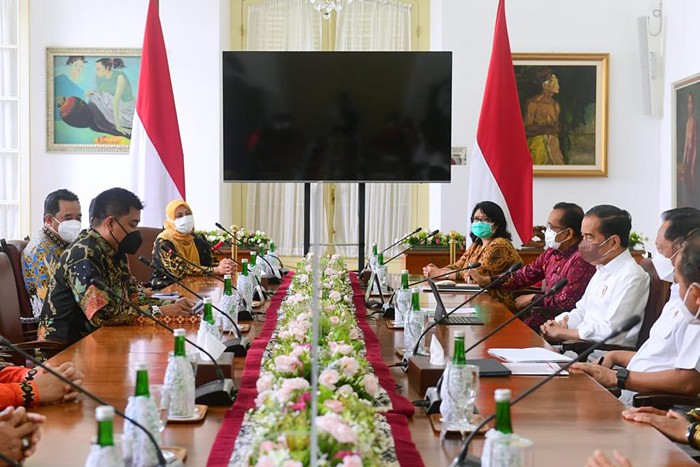 Presiden Joko Widodo menerima tim seleksi calon anggota Komisi Pemilihan Umum (KPU) dan calon anggota Badan Pengawas Pemilihan Umum masa jabatan 2022-2027.