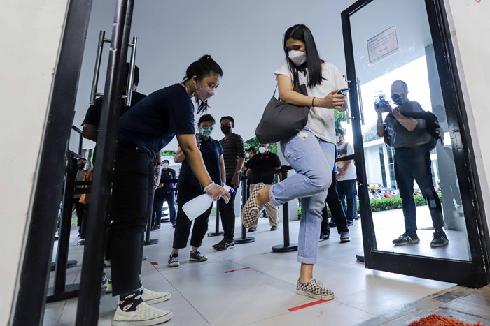 Simulasi kehadiran penonton untuk pertandingan Indonesia Basketball League (IBL) Tokopedia 2022 di Hall Basket Senayan.