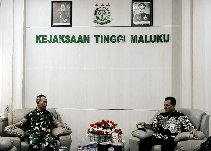 Pangdam XVI/ Pattimura Mayjen TNI Richard Tampubolon berkunjung ke Kejaksaan Tinggi Provinsi Maluku.