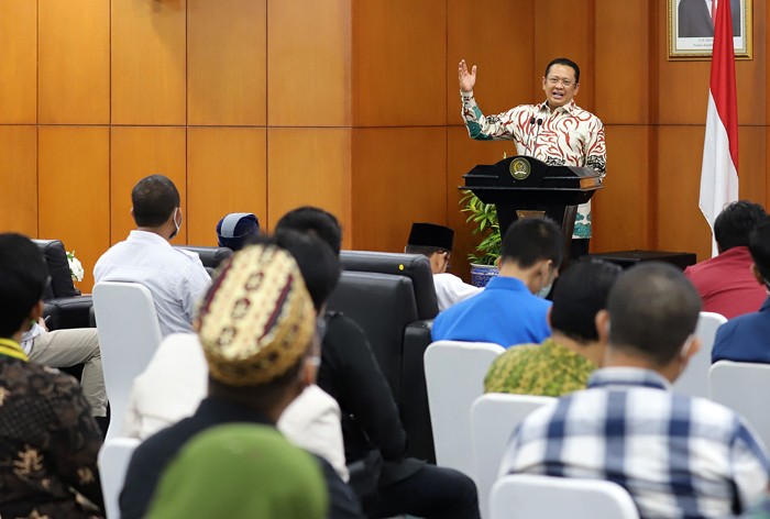 Ketua MPR RI Bambang Soesatyo memberikan pidatonya pada acara Sosialisasi Empat Pilar MPR RI dan Catatan Awal Tahun di Kompleks Parlemen, Jakarta.