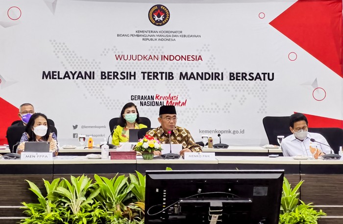 Rapat tingkat menteri (RTM) di Jakarta, Rabu (12/1/2022).