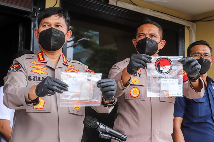 Artis sekaligus musisi Ardhito Pramono dihadirkan saat rilis penyalahgunaan Narkotika jenis ganja di Gedung Polres Jakarta Barat, Kamis (13/1/2022).