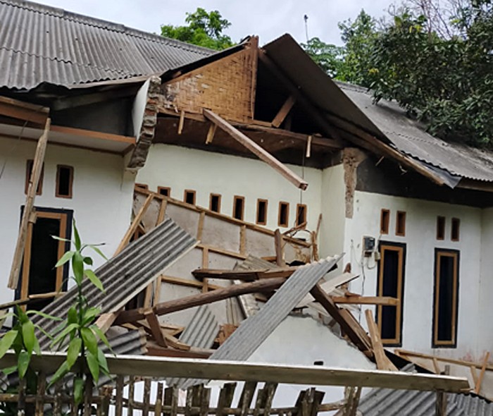 Gempa bumi dengan magnitudo 6,7 mengguncang wilayah Kabupaten Pandeglang, Banteng, Jumat (14/1) pukul 16.05 WIB.