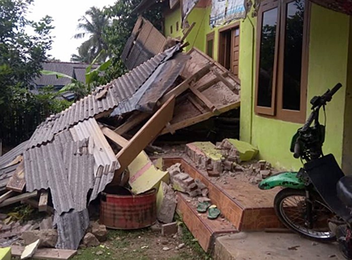 Gempa bumi dengan magnitudo 6,7 mengguncang wilayah Kabupaten Pandeglang, Banteng, Jumat (14/1) pukul 16.05 WIB.