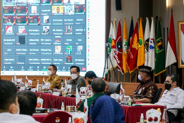 Sosialisasi Pemanfaatan Teknologi Informasi pada Pemilu Tahun 2024 di Kantor KPU, Jakarta, Kamis (13/1/2022).