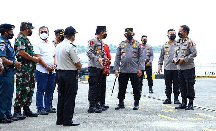 Kapolri Jenderal Listyo Sigit Prabowo meninjau langsung Pelabuhan Benoa, Bali.