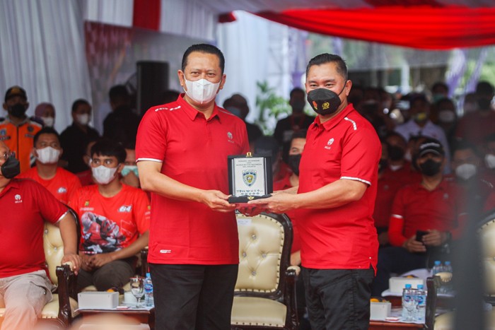 treet Race Polda Metro Jaya di Jalan Inspeksi Kali Ancol, Jakarta Utara, Minggu (16/1/2022).