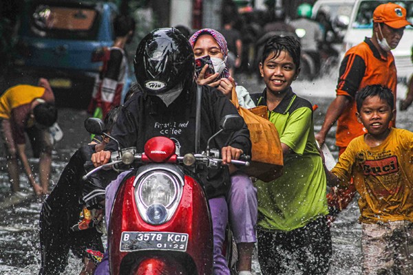 Suasana kawasan terdampak banjir akibat curah hujan tinggi di Ancol, Pademangan, Jakarta Utara, Selasa (18/1/2022).