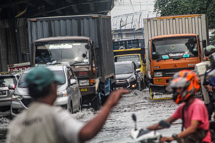 Suasana kawasan terdampak banjir akibat curah hujan tinggi di Ancol, Pademangan, Jakarta Utara, Selasa (18/1/2022).