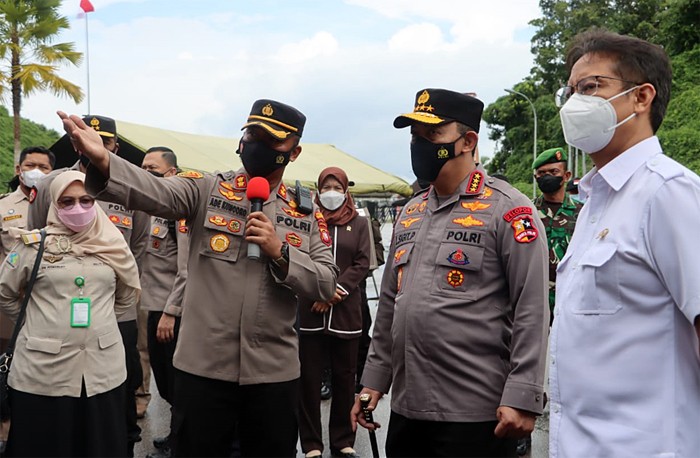 Kapolri Jenderal Listyo Sigit Prabowo mengecek langsung penerapan protokol kesehatan (prokes) dan prosedur pelaksanaan karantina bagi para PPLN.