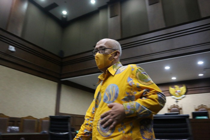 Tersangka Pemilik PT AMS, Kiagus Emil Fahmy Cornain menjalani sidang lanjutan di Pengadilan Tipikor, Jakarta, Selasa (18/1/2022).