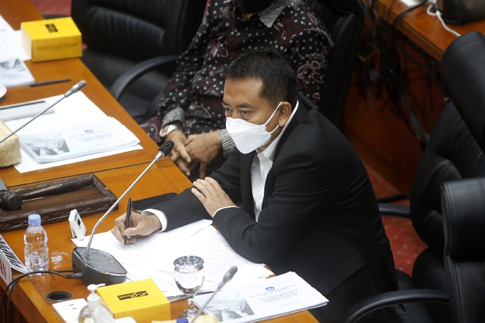 Menteri Pendidikan, Kebudayaan, Riset, dan Teknologi, Nadiem Makarim saat mengikuti rapat kerja dengan Komisi X DPR di Kompleks Parlemen.