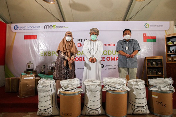Komite Ekspor Halal Pengurus Pusat Masyarakat Ekonomi Syariah bersama PT Geber Ekspor Indonesia dan Bank Indonesia meluncurkan ekspor perdana kopi robusta.