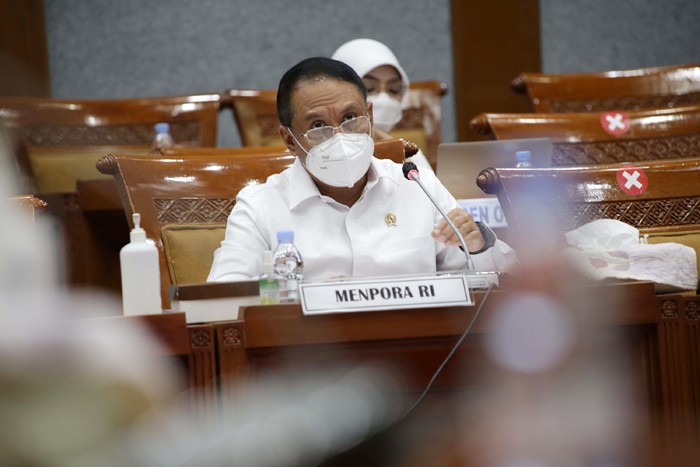 Menpora Zainudin Amali mengikuti Rapat Kerja dengan Komisi X DPR di Kompleks Parlemen Senayan, Jakarta, Kamis (20/1/2022).
