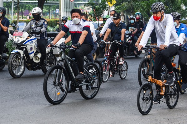 Gubernur Sumsel Herman Deru bersama Gubernur Jawa Tengah Ganjar Pranowo bersepeda bareng dari Rumah Dinas Gubernur Sumsel.