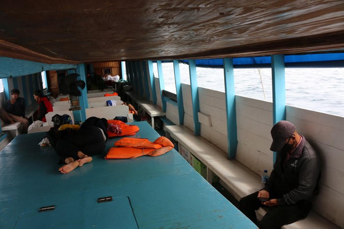 Angkutan umum transportasi air atau ojeg tradisional pelabuhan Kaliadem kepulauan seribu sepi penumpang, Sabtu, (22/1/2022).