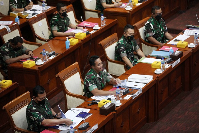 Panglima TNI Jenderal Andika Perkasa saat mengikuti rapat kerja bersama Komisi I DPR di kompleks Parlemen, Jakarta, Senin (24/1/2022).