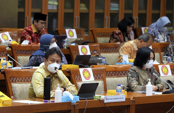 Menteri Kesehatan Budi Gunadi Sadikin mengikuti rapat kerja dengan Komisi IX DPR di Kompleks Parlemen, Senayan, Jakarta, Selasa (25/1/2022).