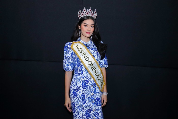 Miss Indonesia 2020 Carla Yules saat sesi foto di iNews Tower, MNC Center, Kebon Sirih, Jakarta Pusat, Rabu (26/1/2022).