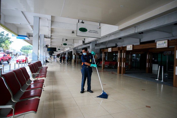 Suasana sepi Bandara Halim Perdanakusuma yang ditutup sementara di Jakarta Timur, Rabu (26/1/2022).