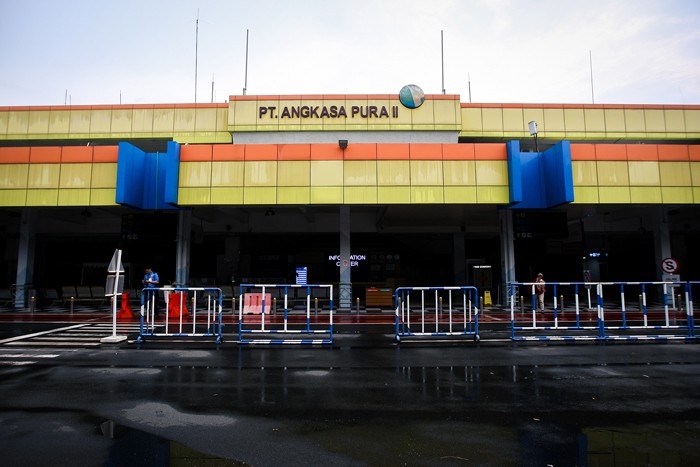 Suasana sepi Bandara Halim Perdanakusuma yang ditutup sementara di Jakarta Timur, Rabu (26/1/2022).