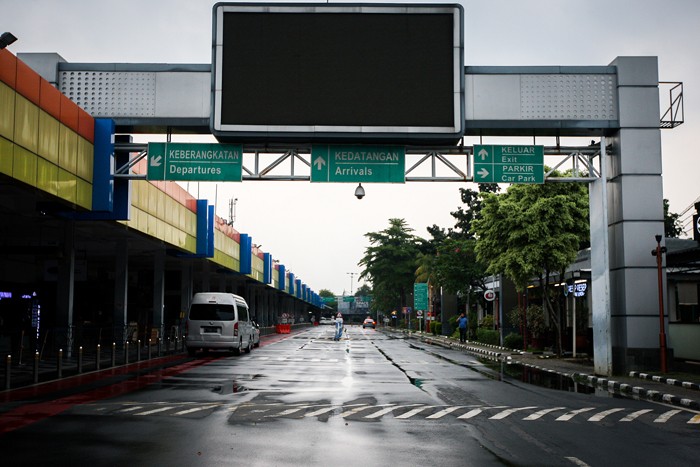Suasana sepi Bandara Halim Perdanakusuma yang ditutup sementara di Jakarta Timur, Rabu (26/1/2022).