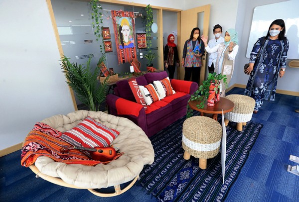Creative Showcase yang bertajuk Thrive in the new era with Indonesia Craft di BSD City, Tangerang Selatan, Banten, Kamis (27/1/2022).