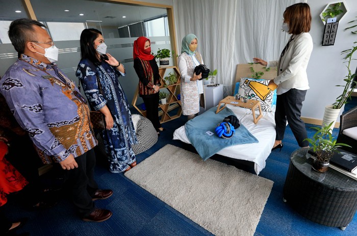 Creative Showcase yang bertajuk Thrive in the new era with Indonesia Craft di BSD City, Tangerang Selatan, Banten, Kamis (27/1/2022).