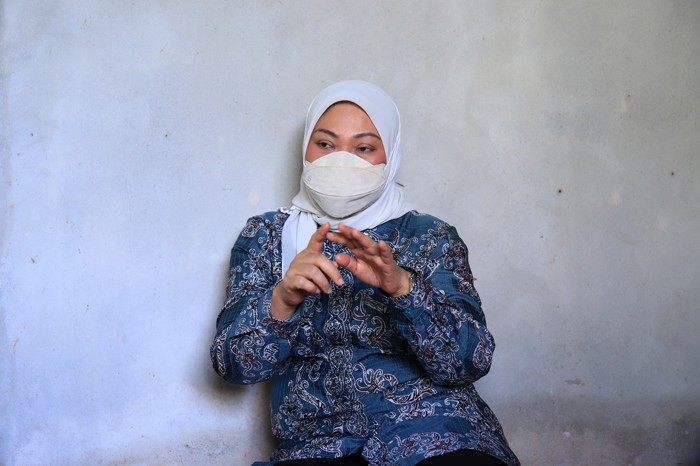 Menaker Ida Fauziyah, menyampaikan apresiasinya terhadap produk kerajinan tangan dan ecoprint Usaha Mikro Kecil dan Menengah (UMKM) para penyandang disabilitas.