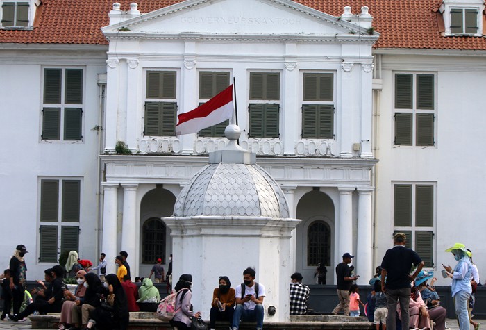 Antusias Pengunjung dialun-alun Museum Fatahillah di kawasan Kota Tua, Jakarta, Sabtu (29/1/2022).