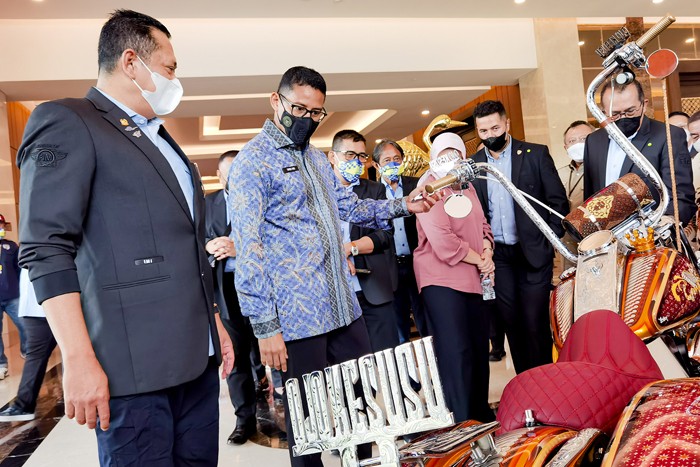 Nota Kesepahaman tentang Pengembangan Pariwisata dan Ekonomi Kreatif Melalui Kegiatan Olahraga dan Mobilitas Otomotif Indonesia.
