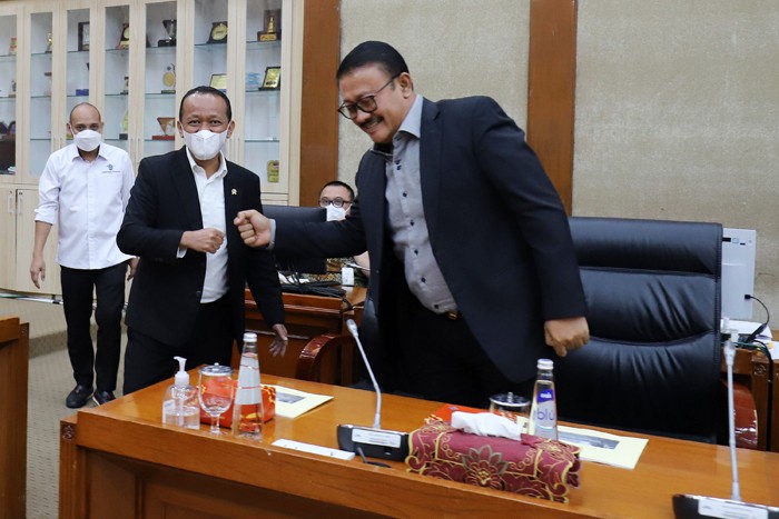 Menteri Investasi/Kepala BKPM Bahlil Lahadalia mengikuti rapat kerja dengan Komisi VI DPR di Kompleks Parlemen, Senayan, Jakarta, Senin (31/1/2022).