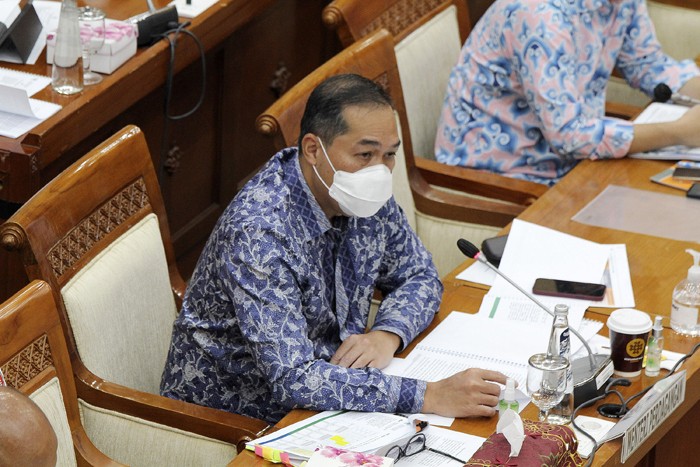 Menteri Perdagangan Muhammad Lutfi (kiri) dan Wakil Menteri Perdagangan Jerry Sambuaga mengikuti rapat kerja dengan Komisi VI DPR di Kompleks Parlemen.