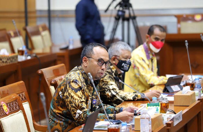 Kepala Pusat Pelaporan dan Analisis Transaksi Keuangan (PPATK) Ivan Yustiavandana Rapat Kerja dengan Komisi III DPR RI di gedung Parlemen, Jakarta.