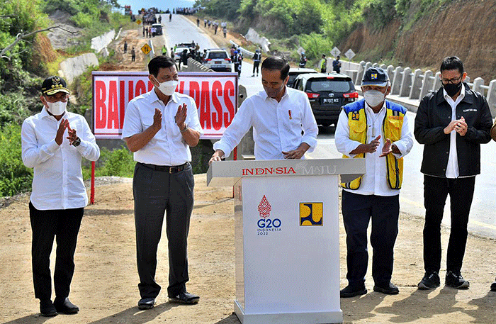 Presiden Jokowi meresmikan Jalan Bypass Balige, di Kabupaten Toba, Sumatera Utara, Rabu (2/2/2022).