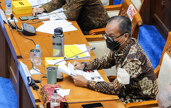Menteri Perindustrian Agus Gumiwang Kartasasmita Rapat Kerja dengan Komisi VII DPR RI di gedung Parlemen, Jakarta, Rabu (2/2/2022).